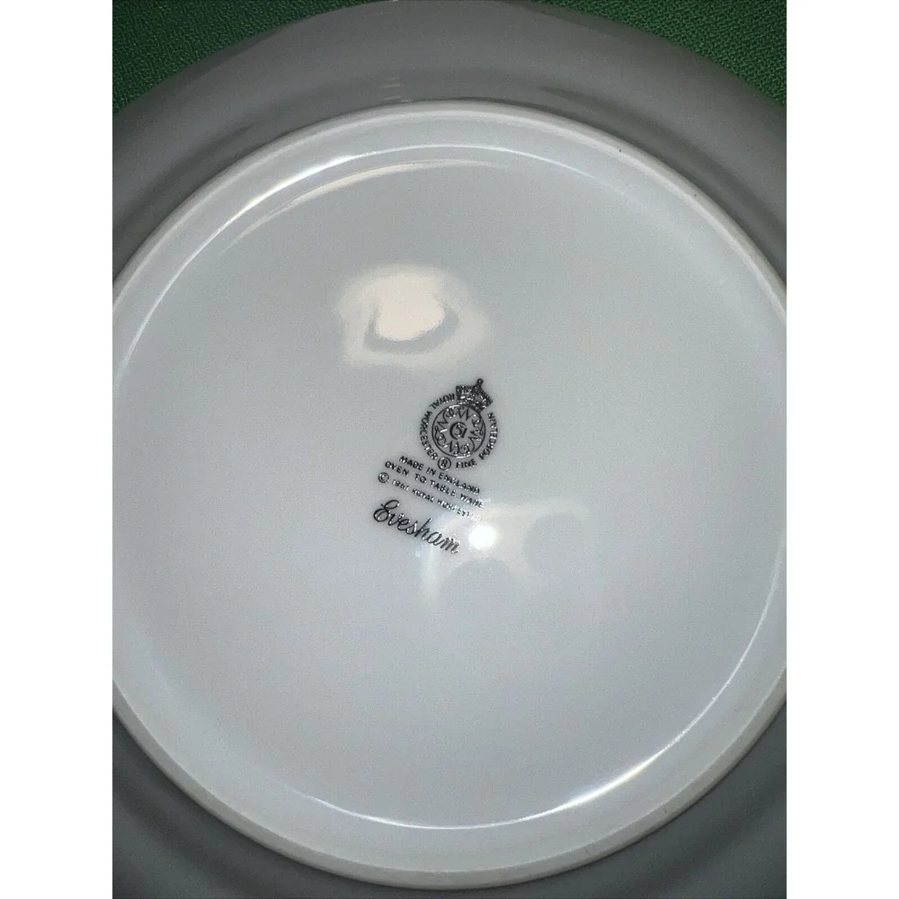 Vintage Royal Worcester EVESHAM GOLD 6.5